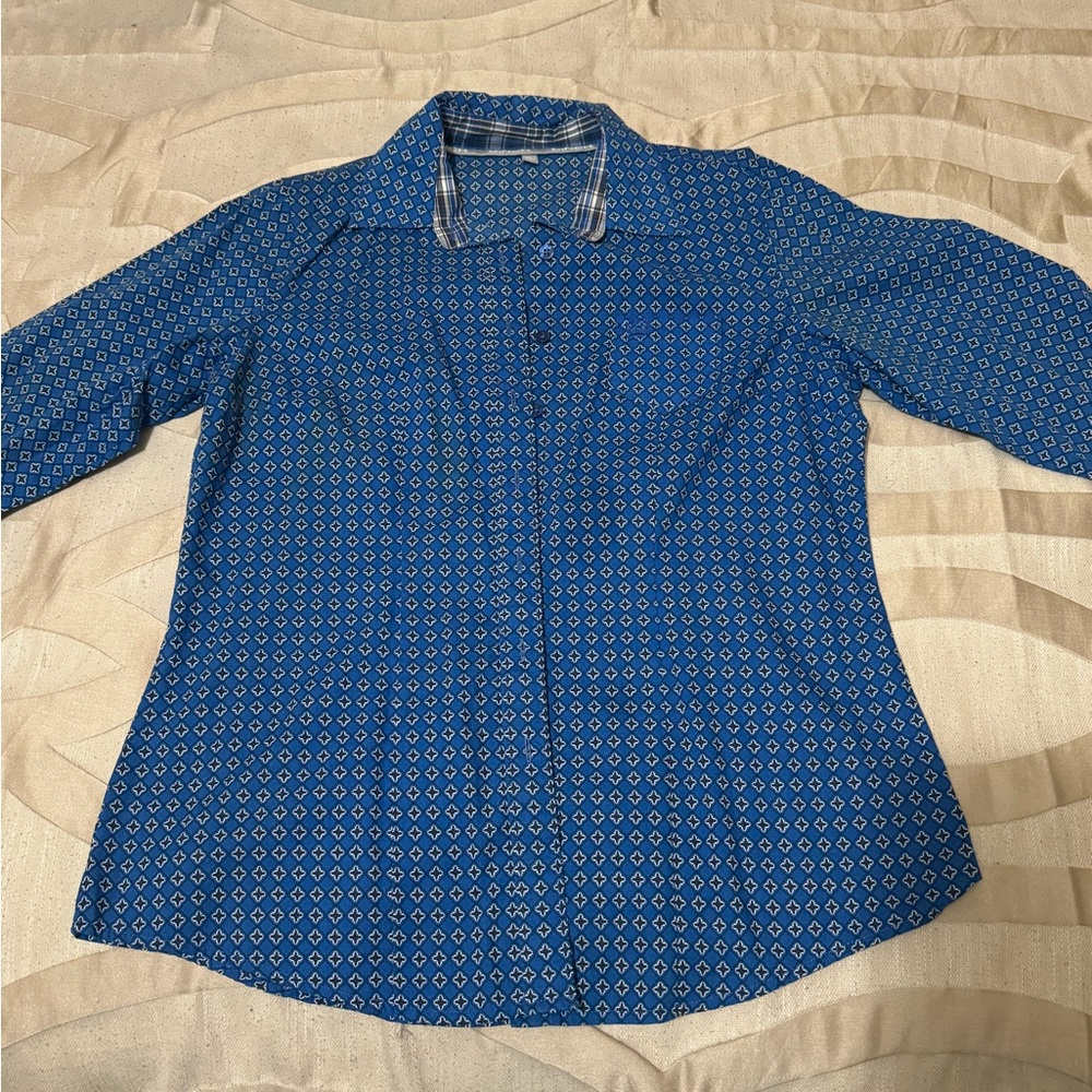 Women’s Cinch button up top size large